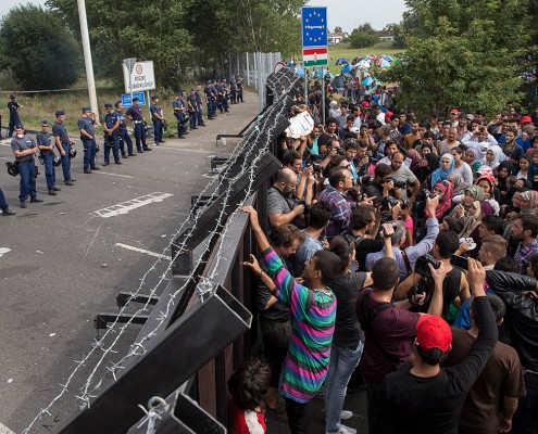 migrants-refugees-hungary-border-horgos
