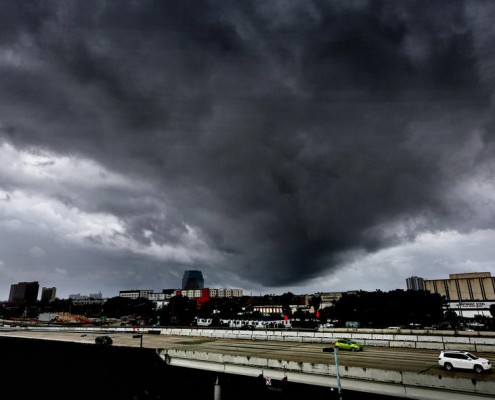 http://www.trbimg.com/img-57f78db4/turbine/ct-photo-gallery-hurricane-matthew-east-coast-20161005/1050/1050x591