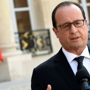 le-president-francois-hollande-le-26-juin-2015-dans-la-cour-de-l-elysee-a-paris_5372191