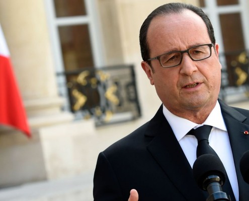 le-president-francois-hollande-le-26-juin-2015-dans-la-cour-de-l-elysee-a-paris_5372191